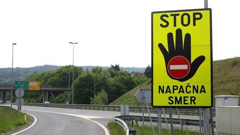 Pijan in zadet na avtocesti v napačno smer, trčil v tri vozila