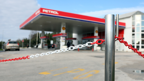 Petrol bo za eno uro zaprl prodajna mesta zunaj avtocest: "Gre za navadno požrešnost po dobičku"