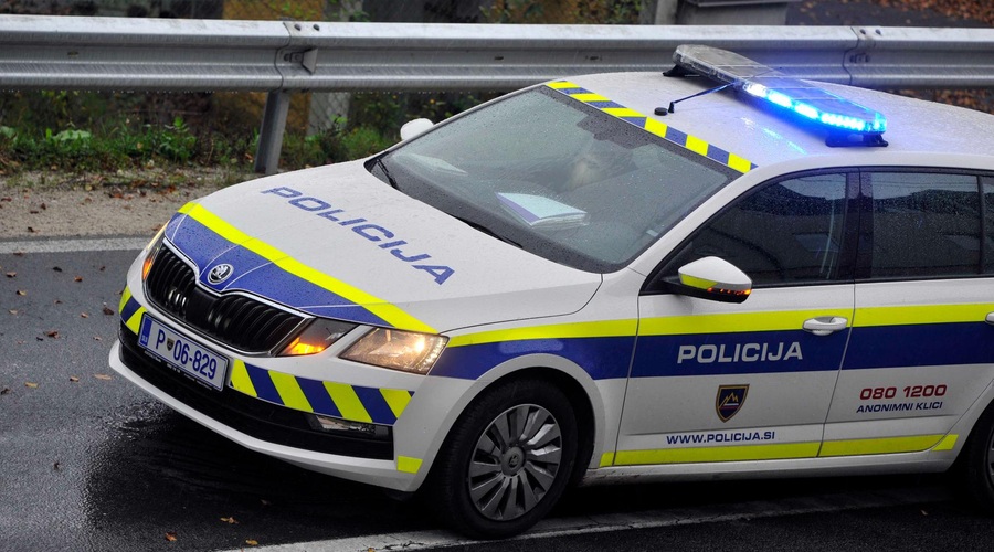 Neverjetna neumnost nekaterih voznikov: med zaprtjem trojanskega predora obračali kar na avtocesti (foto: Srdjan Zivulovic/Bobo)